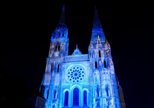 Chartres en lumière revient du 15 avril au 31 décembre 2023 et fête ses 20 ans ! Chartres en lumière revient du 15 avril au 31 décembre 2023 et fête ses 20 ans !